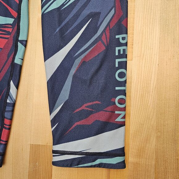 Peloton WITH X Women’s XS Expedition High Waist Capri Geometric REVERSIBLE 2021 - Picture 2 of 12